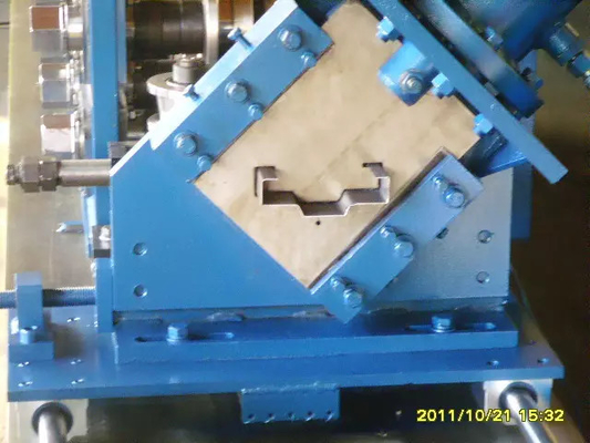 4.5 kw 회전한 셔터 얇은 널빤지 롤 성형기 PLC 컨버터